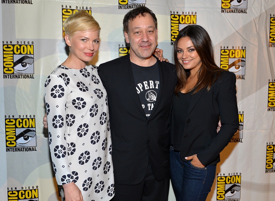 SAN DIEGO, CA - JULY 12: Actress Michelle Williams, director Sam Raimi, and actress Mila Kunis pose during the "Oz: The Great and Powerful" panel during Comic-Con International 2012 at San Diego Convention Center on July 12, 2012 in San Diego, California. (Photo by Alberto E. Rodriguez/WireImage) *** Local Caption *** Michelle Williams;Sam Raimi;Mila Kunis